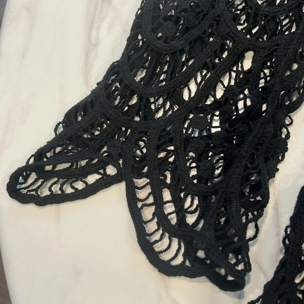 Capri Crochet Top - Picture 2 of 5